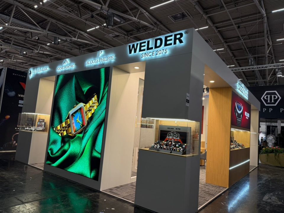 gallery-item